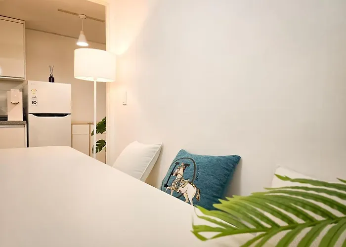 アパート White Warm House *